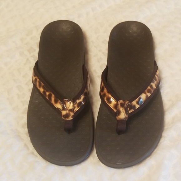 vionic animal print sandals